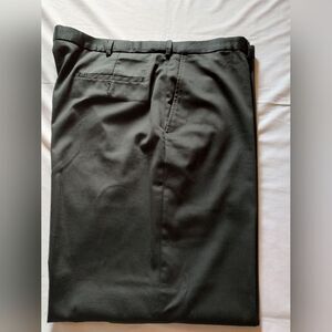 Men's Haggar Black dress Pants size 40 x 30. EUC